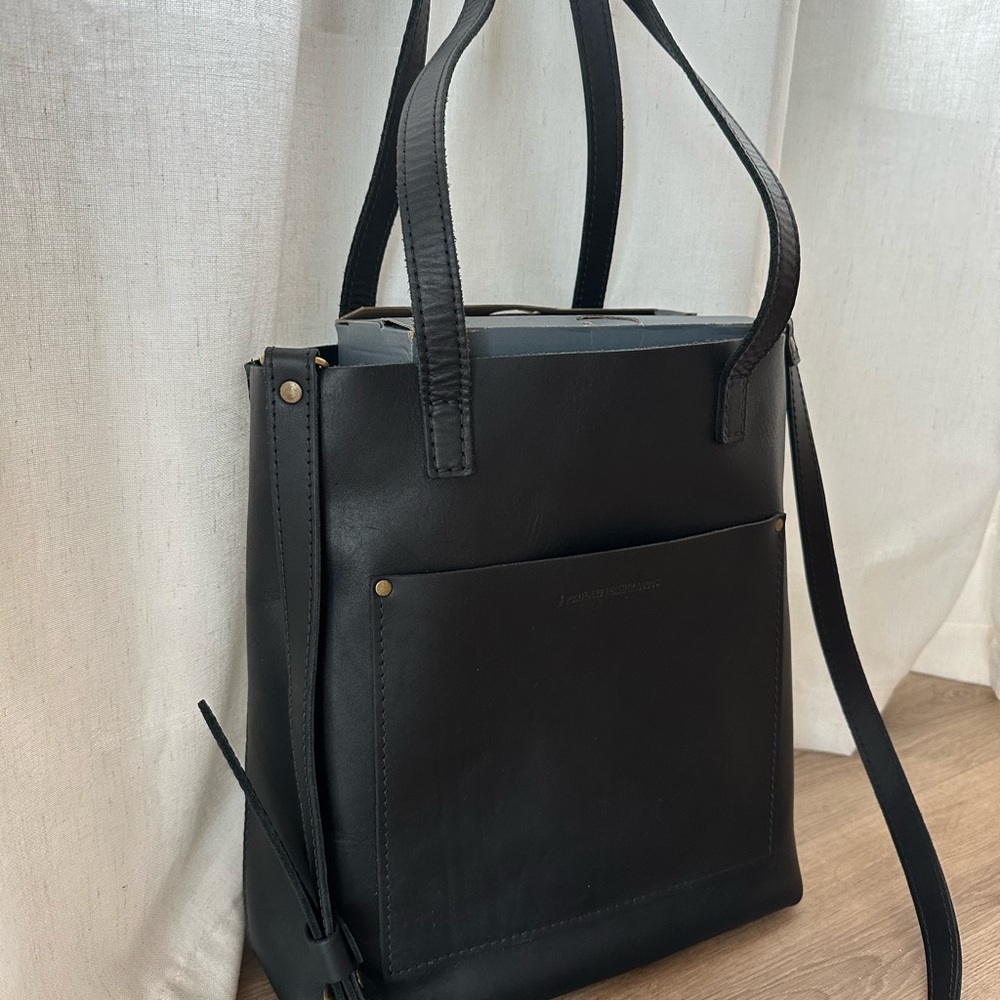 Portland leather crossbody tote - Picture 2 of 10